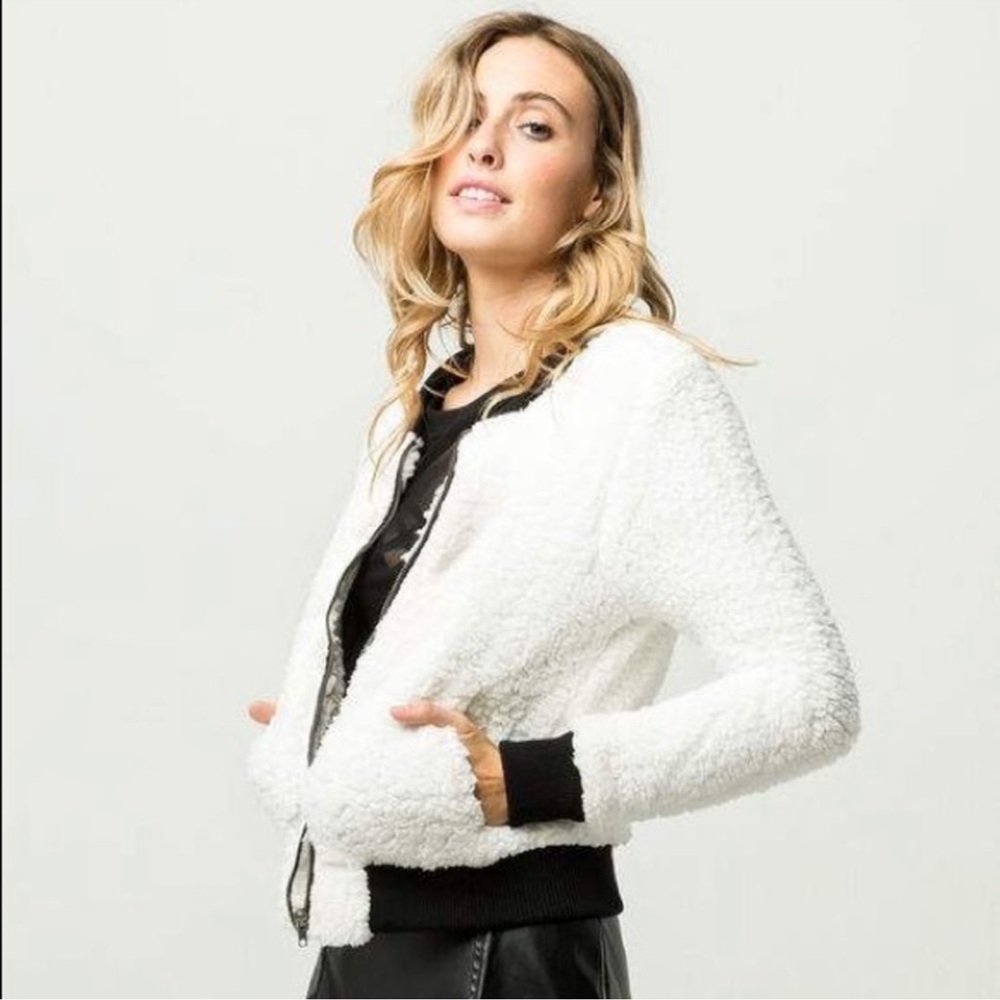 🆕 TILLYS WHITE FAWN bomber Jacket Size M - Picture 2 of 6